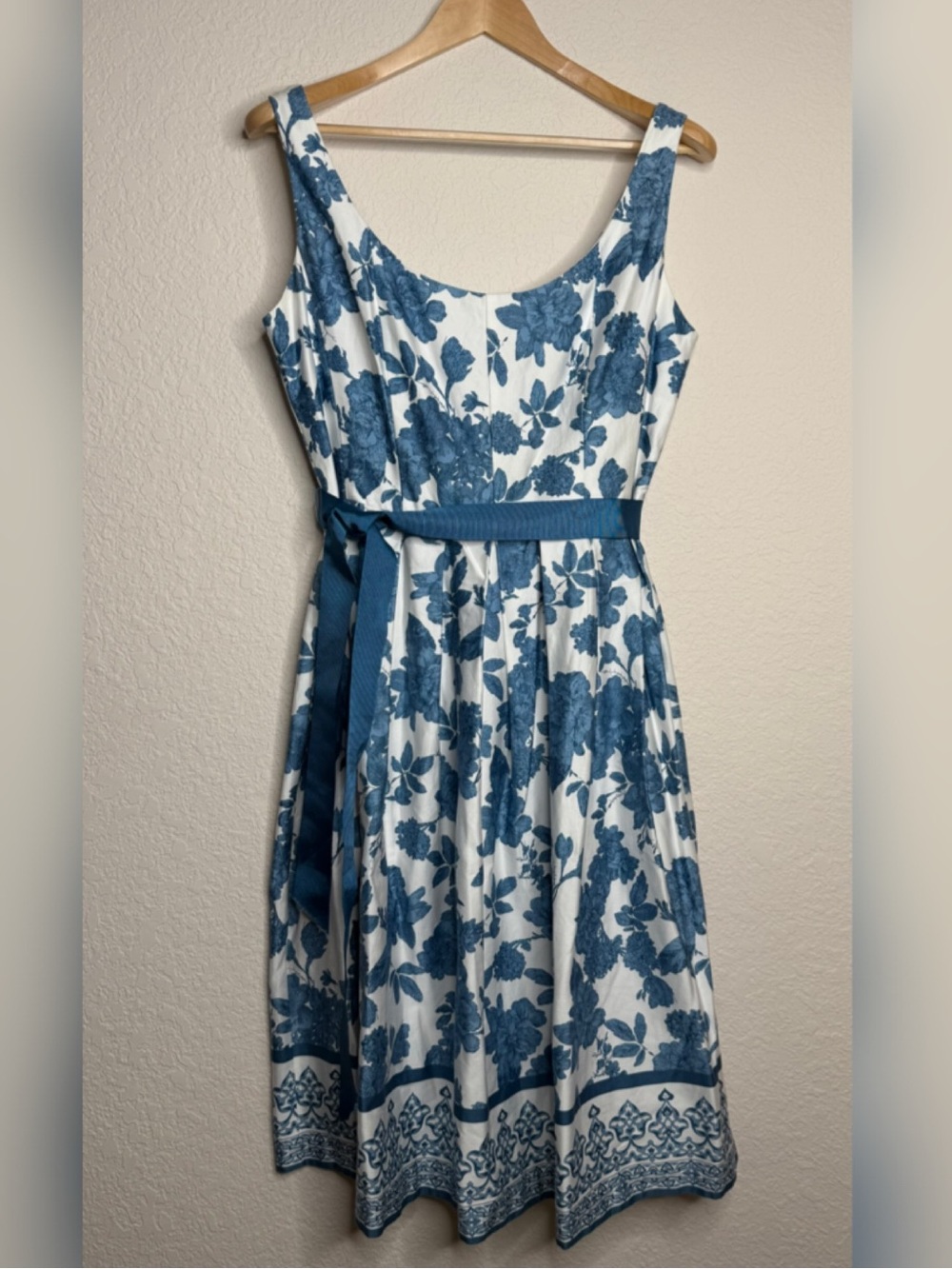 Jessica Howard Size 12 Blue White Floral Fit and Flare Midi Dress